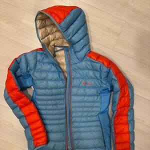 Cotopaxi Women’s Fuego Blue and Red Puffer Jacket